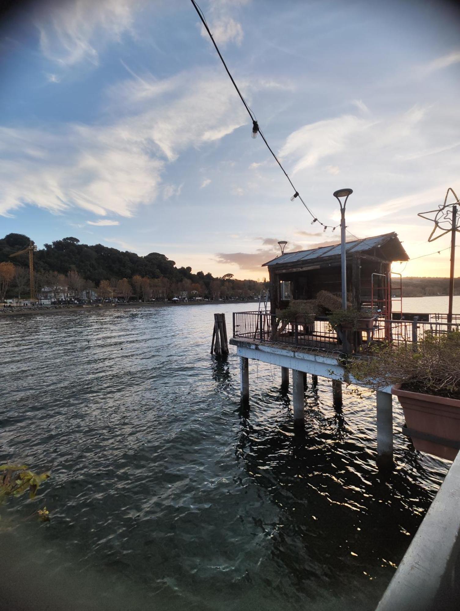 Chalet Romantico Sul Lago Apartman Anguillara Sabazia Kültér fotó