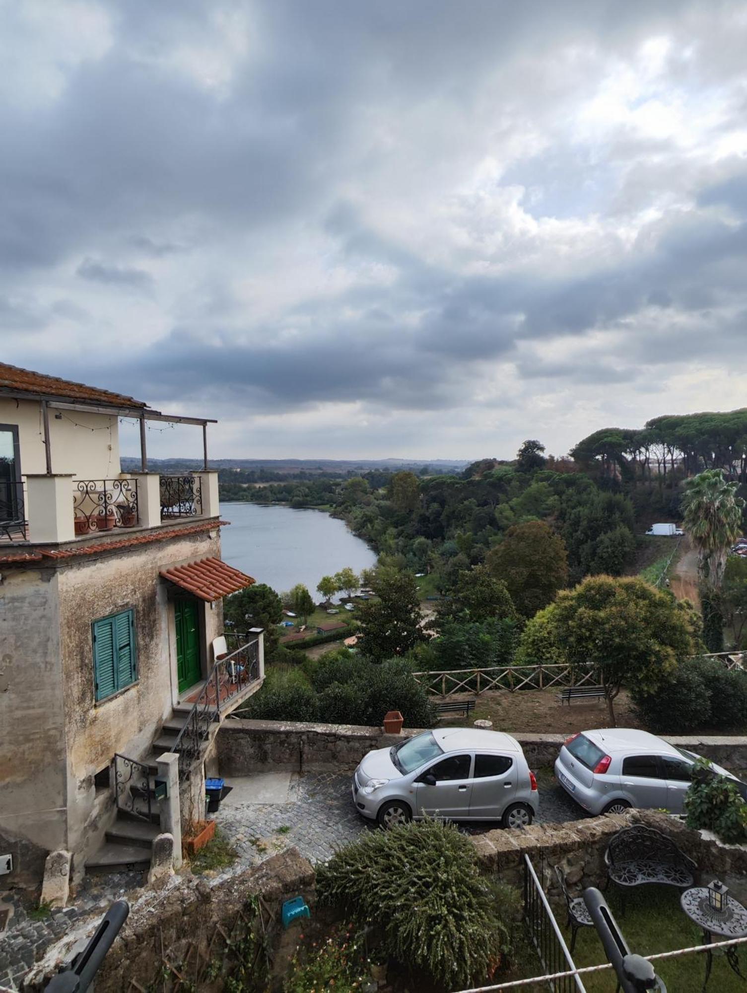 Chalet Romantico Sul Lago Apartman Anguillara Sabazia Kültér fotó