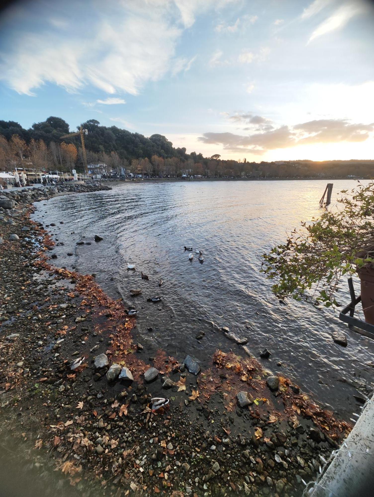 Chalet Romantico Sul Lago Apartman Anguillara Sabazia Kültér fotó