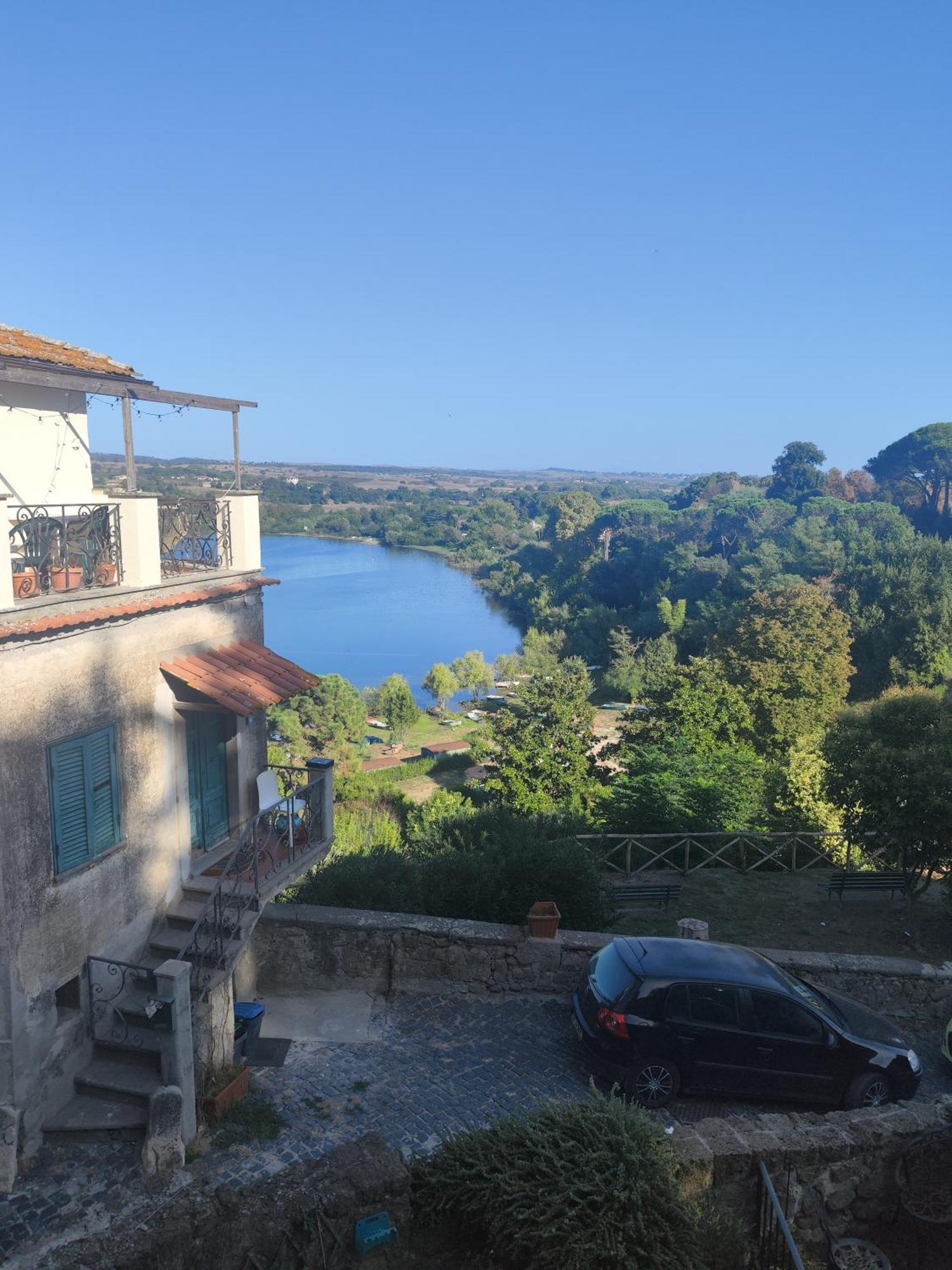 Chalet Romantico Sul Lago Apartman Anguillara Sabazia Kültér fotó